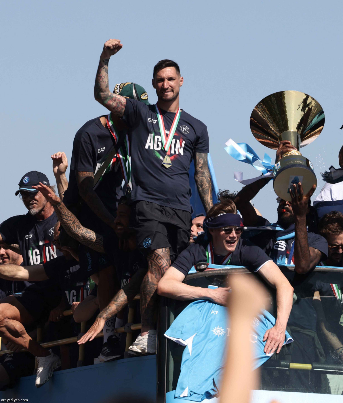 نابولي تزف الأبطال