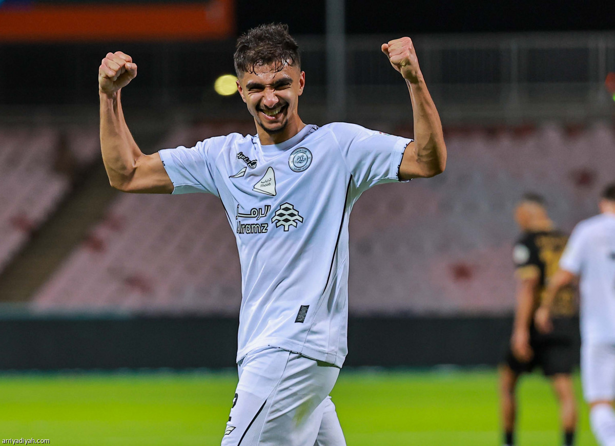 «الليوث» تنتصر