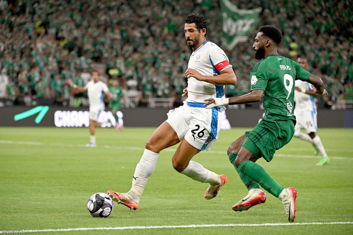الأهلي يبدأ بفوز