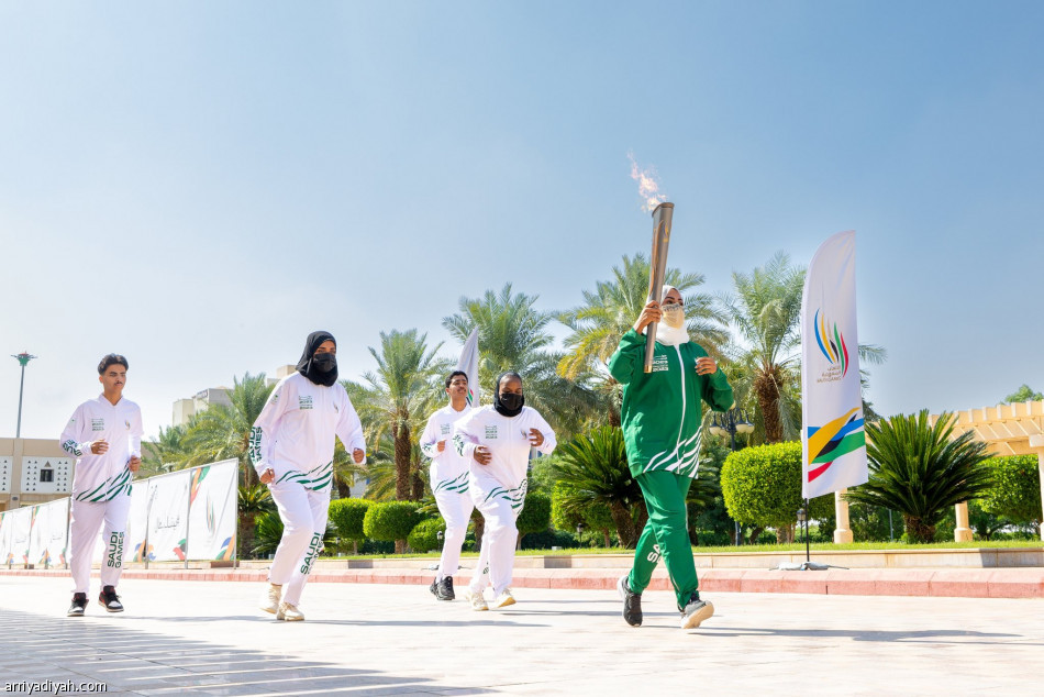 أمير  تبوك يتسلم شعلة «الألعاب السعودية 2023»