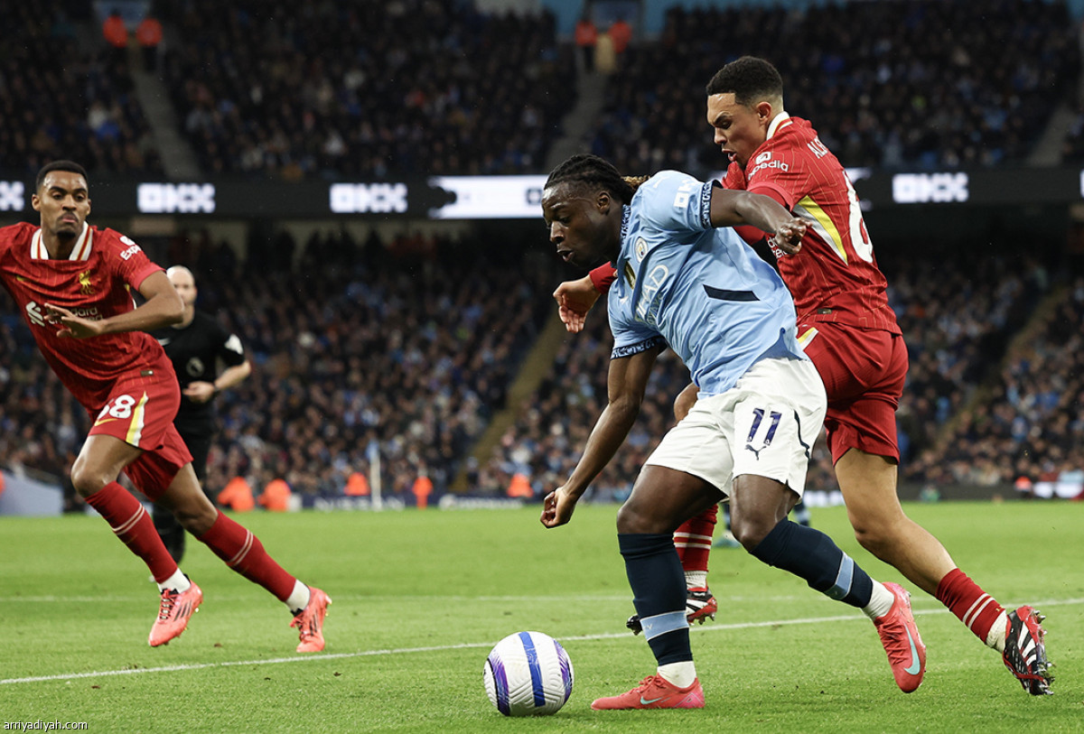 الأحمر يعزز الصدارة