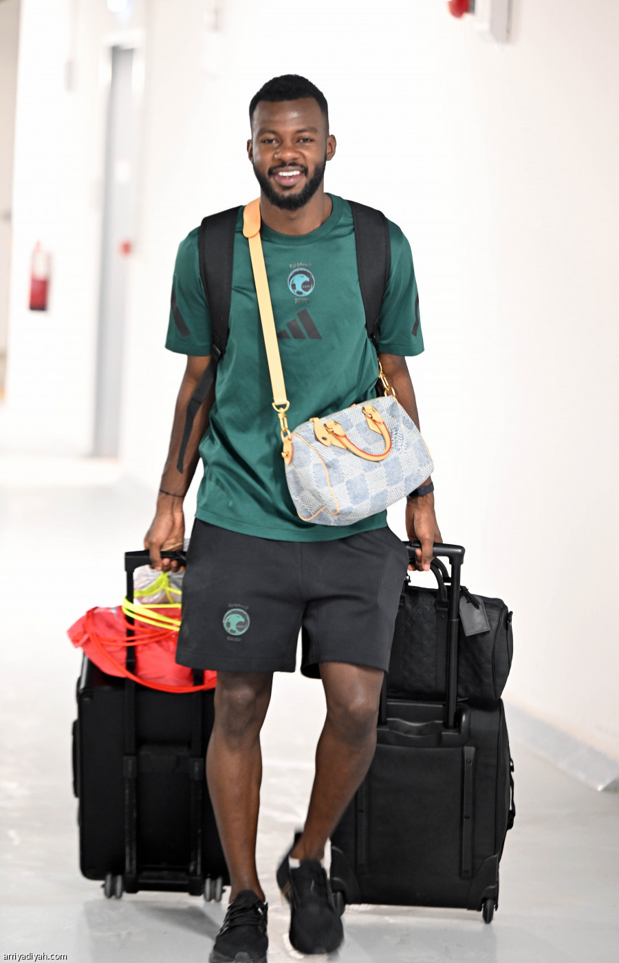 الأخضر يجتمع