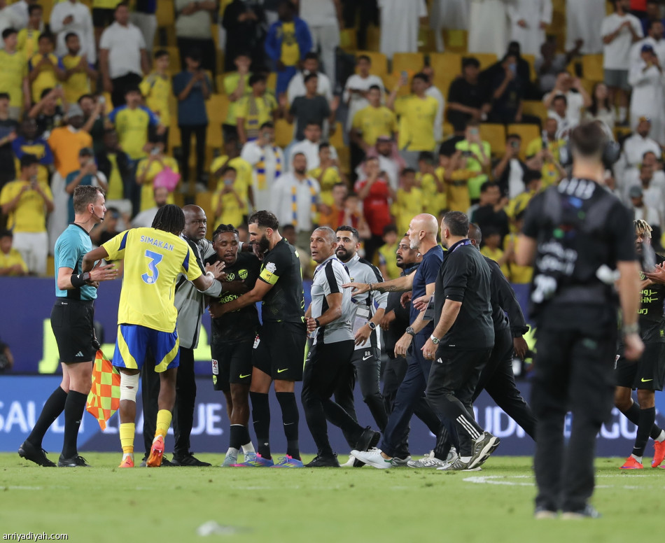 أحداث «الكلاسيكو».. بدأت بهجمة ديابي وانتهت بـ 3 بطاقات