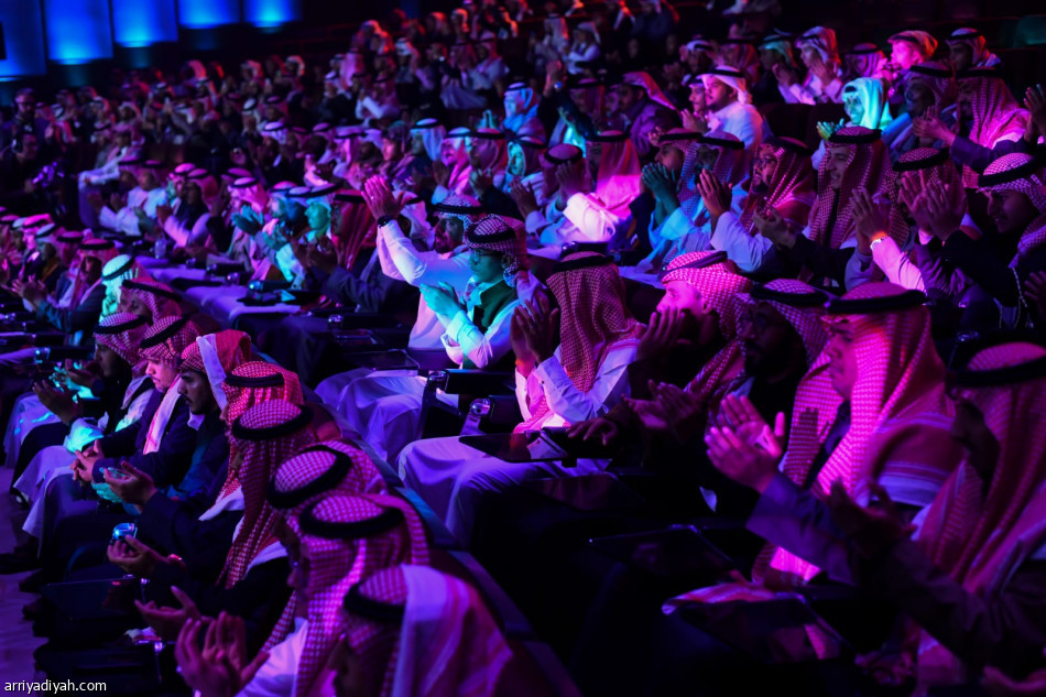 «شاعر الراية».. والدة نومان تمنحه النجومية