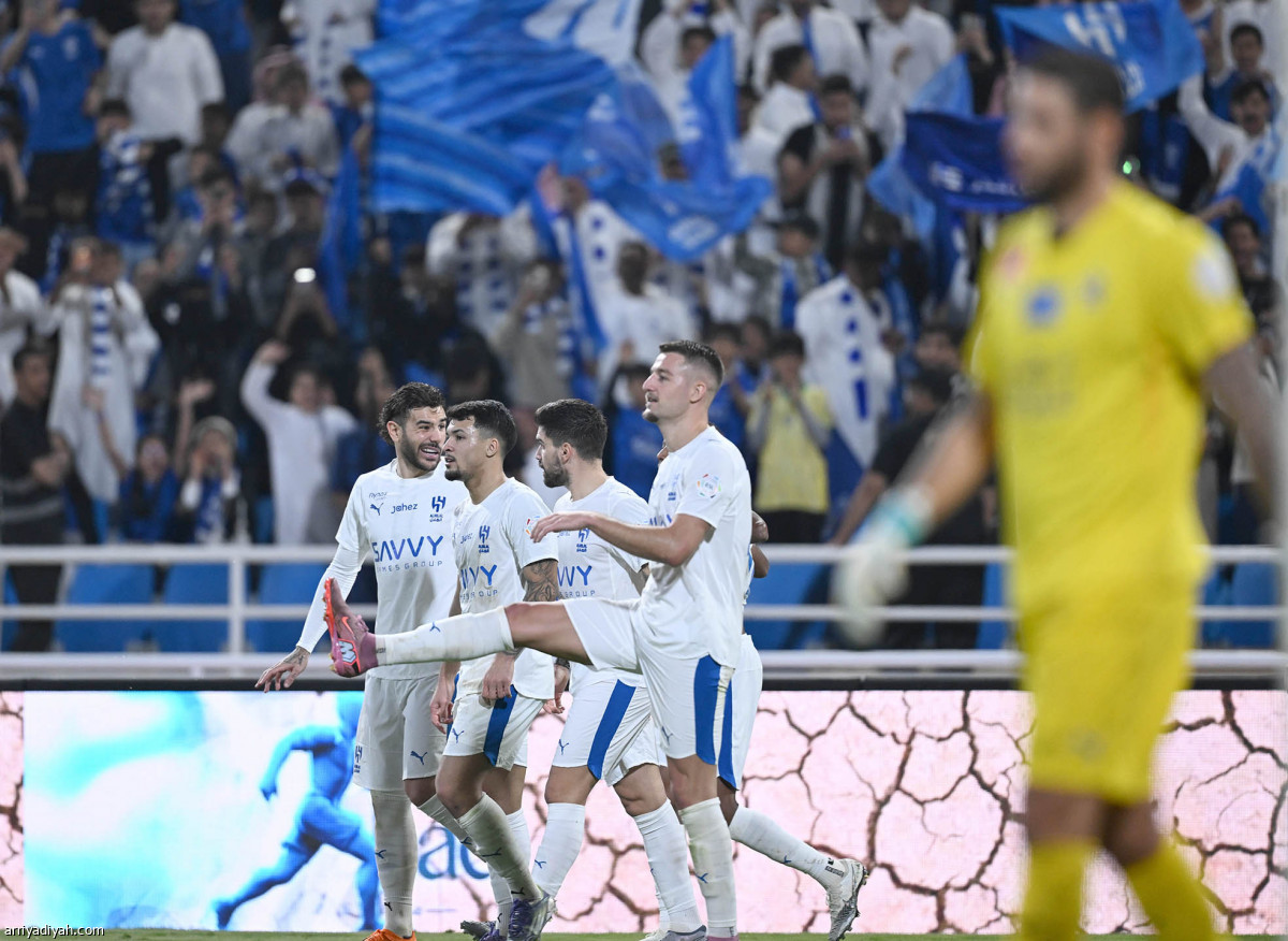 الهلال يرد بالأربعة