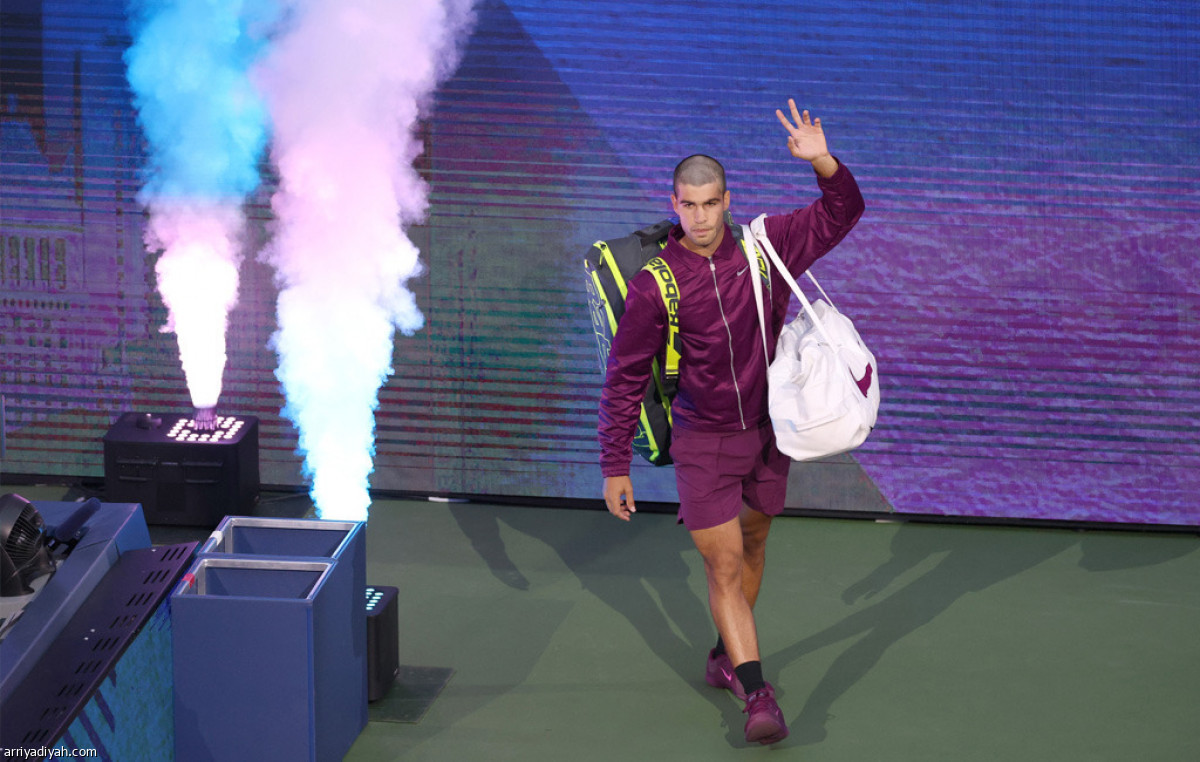 ألكاراز  يعبر