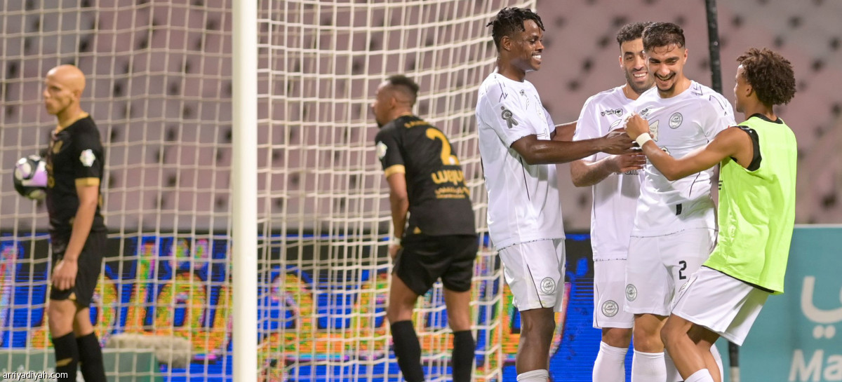 «الليوث» تنتصر