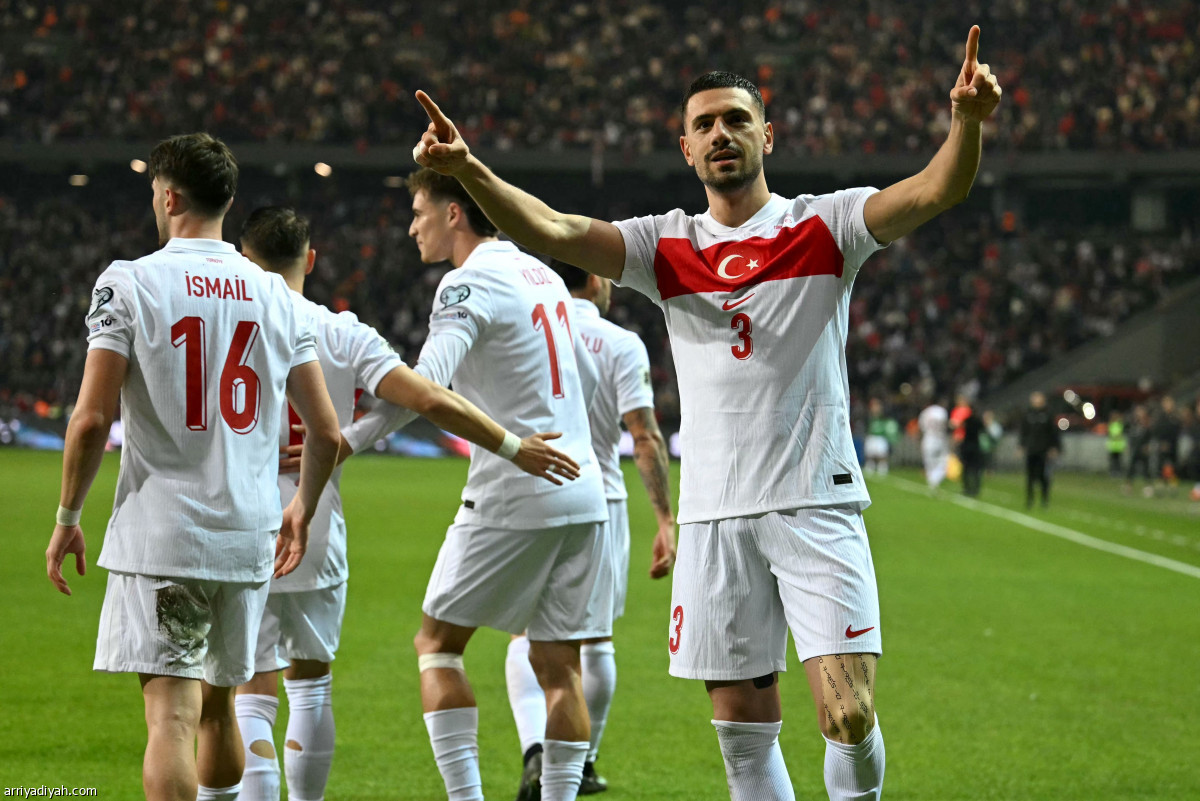 ديميرال يحتفل