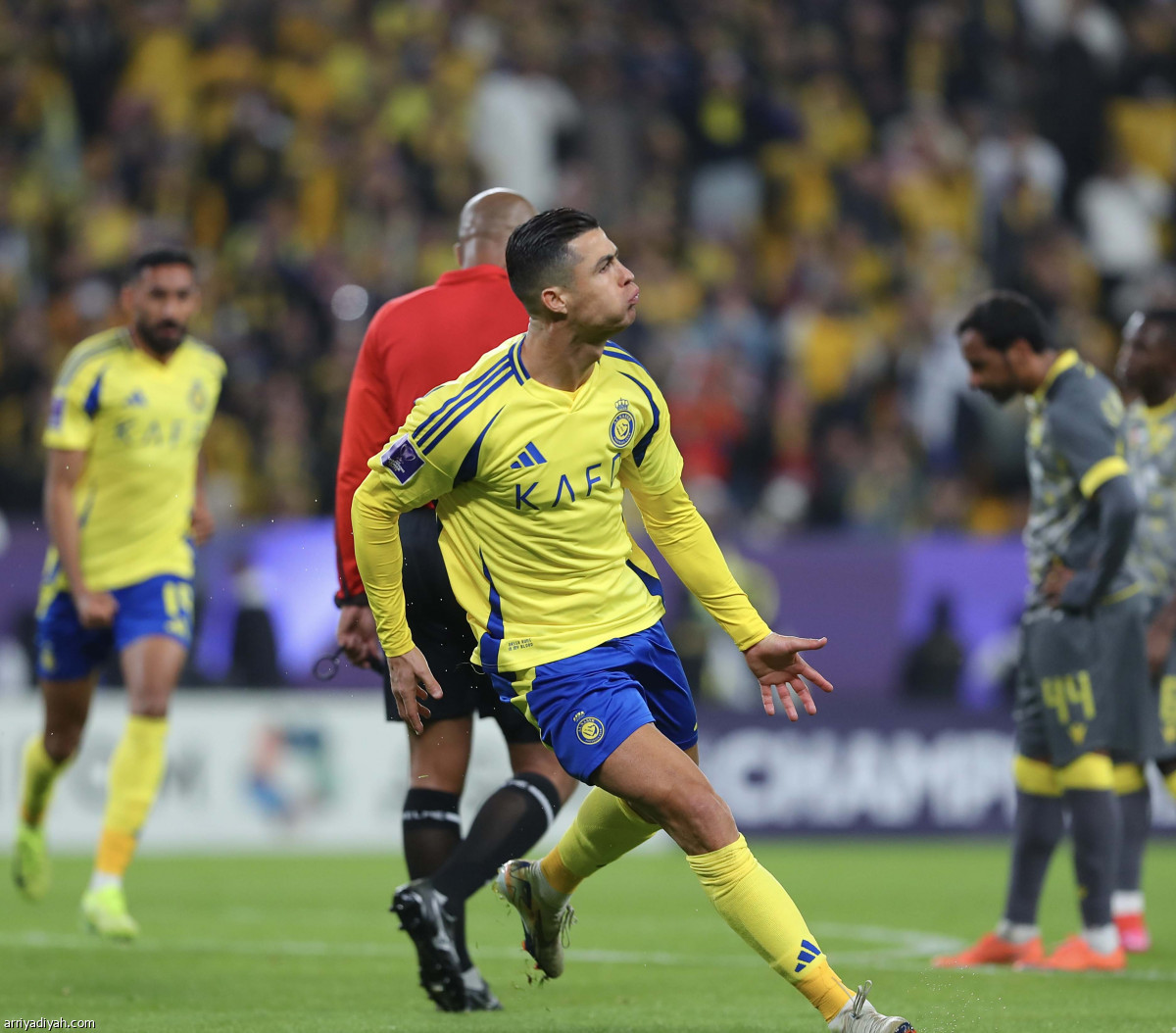 النصر يستعرض