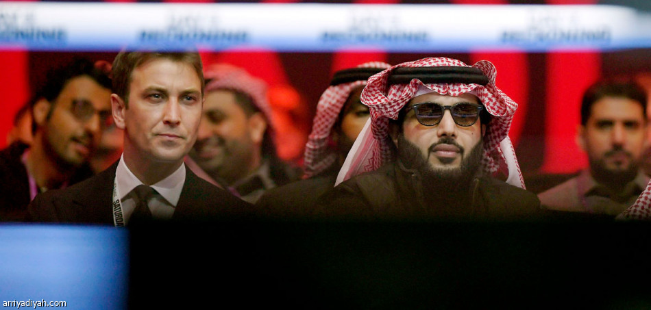 بـ 3 ضربات..
سانشيز يحتفظ بالحزامين